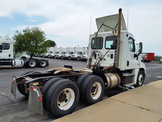 2016 FREIGHTLINER/MERCEDES CASCADIA 125