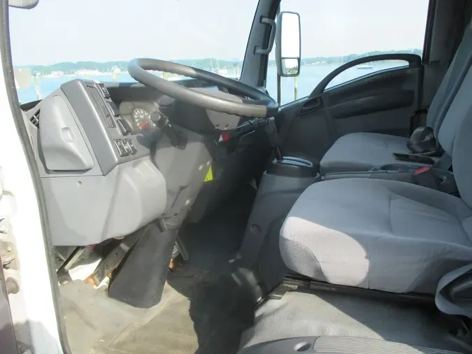 2017 ISUZU NPR-HD