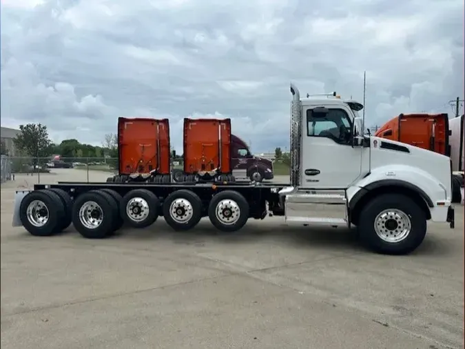 2025 Kenworth T880