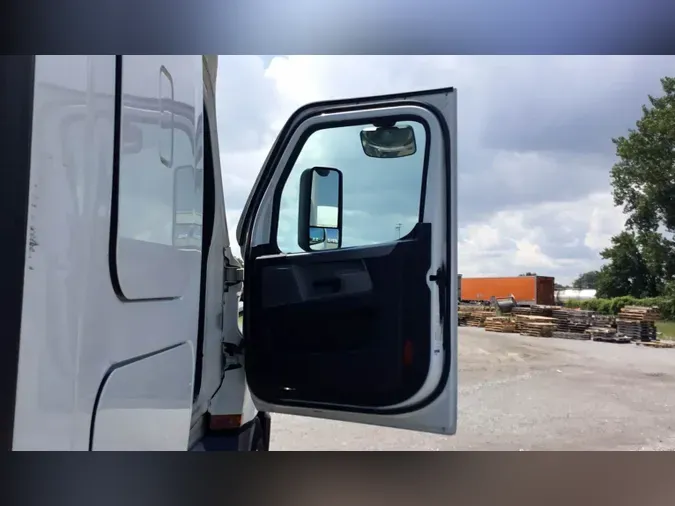 2021 Freightliner Cascadia 126