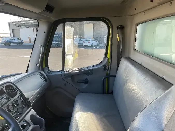 2016 Freightliner M2