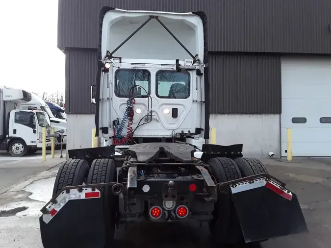 2017 FREIGHTLINER/MERCEDES CASCADIA 113
