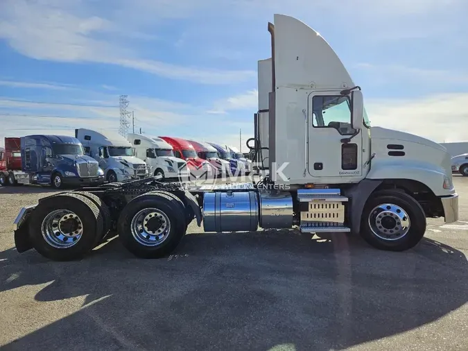 2017 MACK CXU613