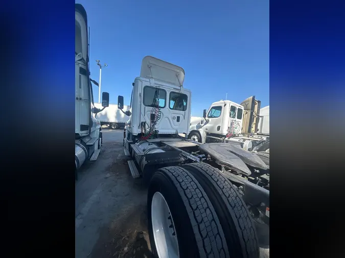 2014 FREIGHTLINER/MERCEDES CASCADIA 113