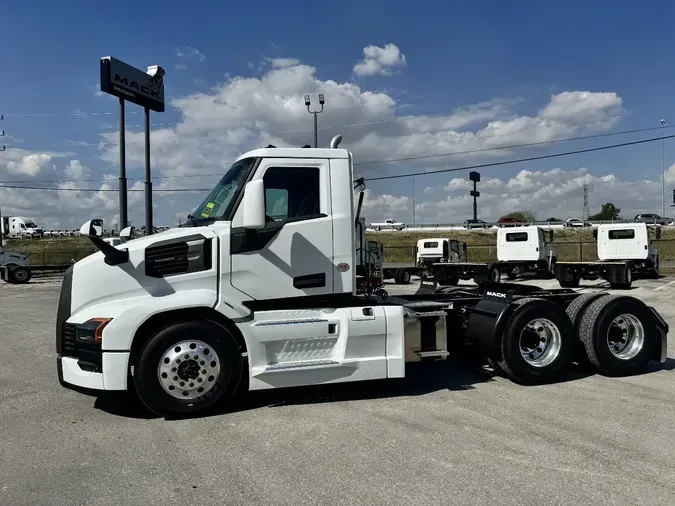 2026 MACK PIONEER 64T DAYCABf844916d04a8d016a2012110787f6988