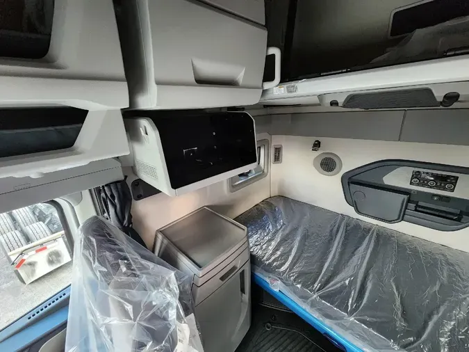 2026 VOLVO VNL64T860