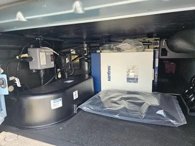 2025 VOLVO VNL64TV04