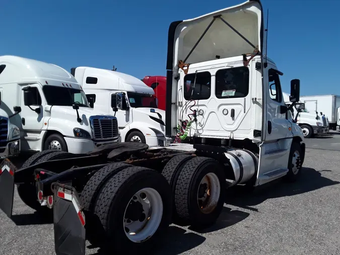 2018 FREIGHTLINER/MERCEDES CASCADIA 125