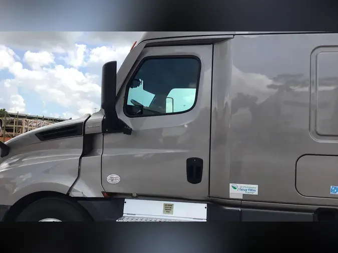 2022 Freightliner Cascadia 126