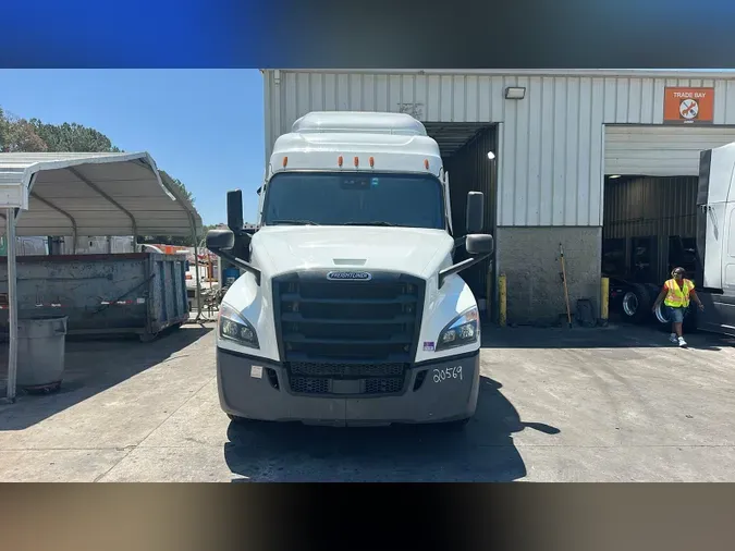 2021 Freightliner Cascadia 126