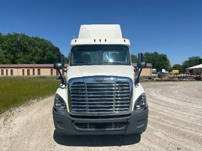2016 FREIGHTLINER X12564ST