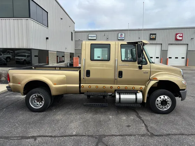 2006 International 4400LP