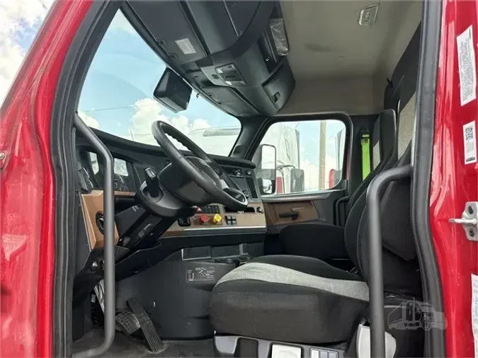 2021 FREIGHTLINER CASCADIA 116