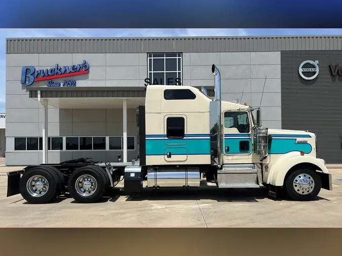 2019 KENWORTH W900L