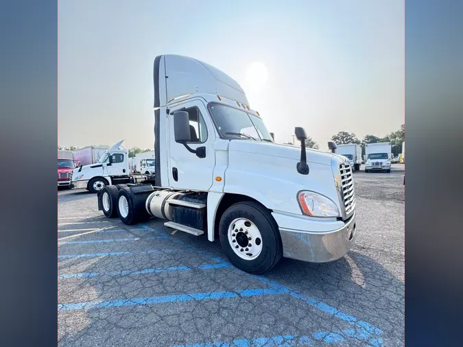 2017 FREIGHTLINER/MERCEDES CASCADIA 125