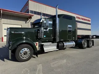 2022 Kenworth W900L