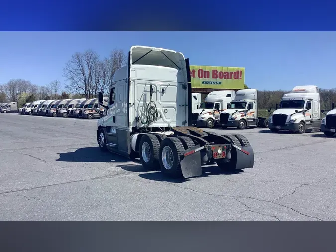 2021 Freightliner Cascadia 126