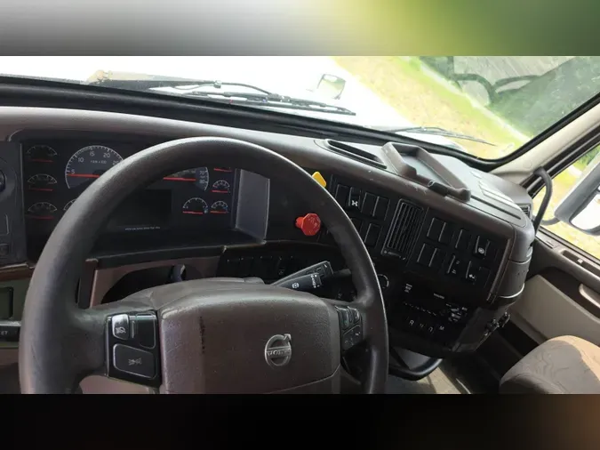 2018 Volvo VNL 740