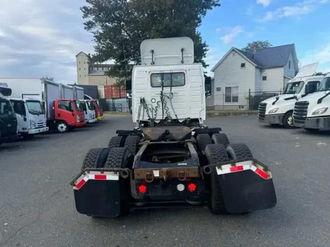 2019 VOLVO VNL64T-300