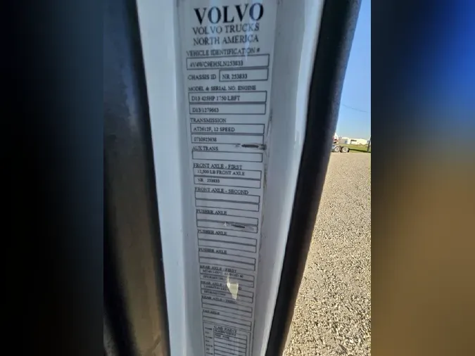 2020 VOLVO VNR64T300