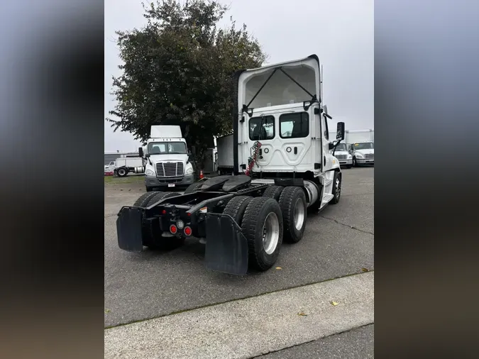 2019 FREIGHTLINER/MERCEDES CASCADIA 125