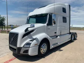 2021 VOLVO VNL64T860