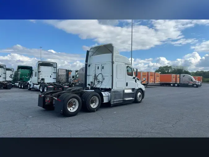 2020 Freightliner Cascadia 126