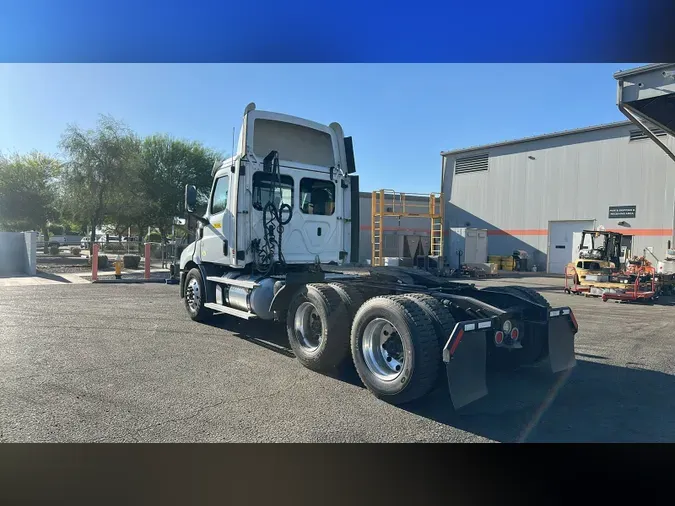 2020 Freightliner Cascadia 126