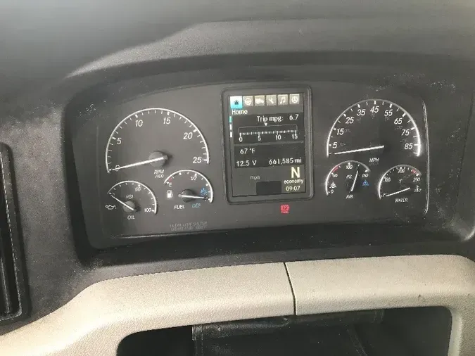 2018 Freightliner T12664ST