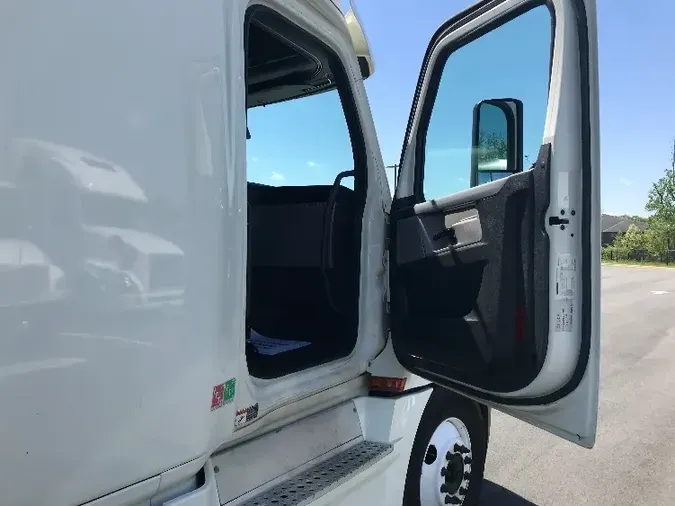 2018 Freightliner T12664ST