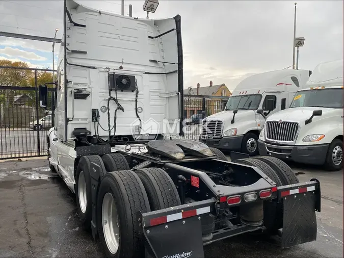 2019 VOLVO VNL64T760