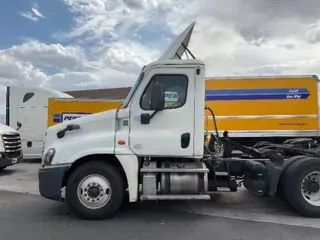 2016 FREIGHTLINER X12564ST