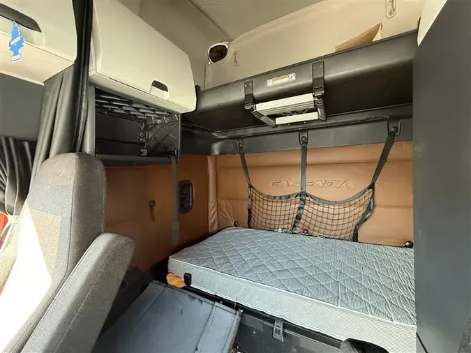 2019 FREIGHTLINER CASCADIA