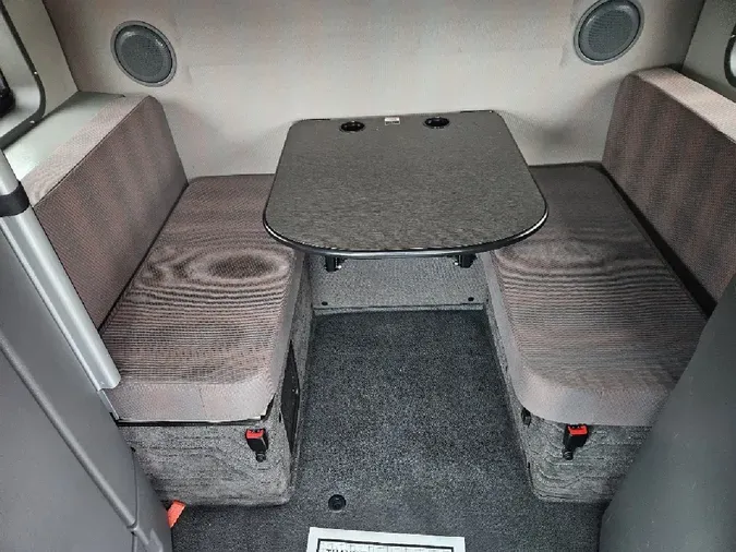 2024 VOLVO VNL64T860