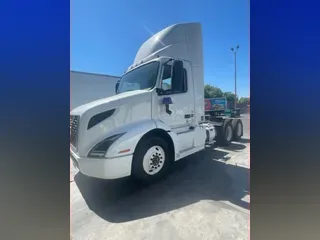 2018 VOLVO VNL64T-300