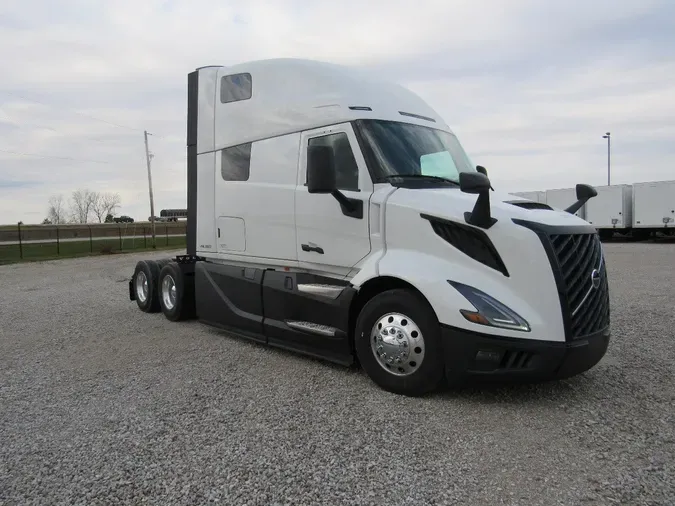 2026 VOLVO VNL860