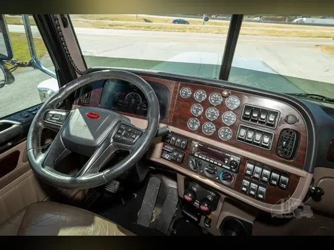 2022 PETERBILT 389