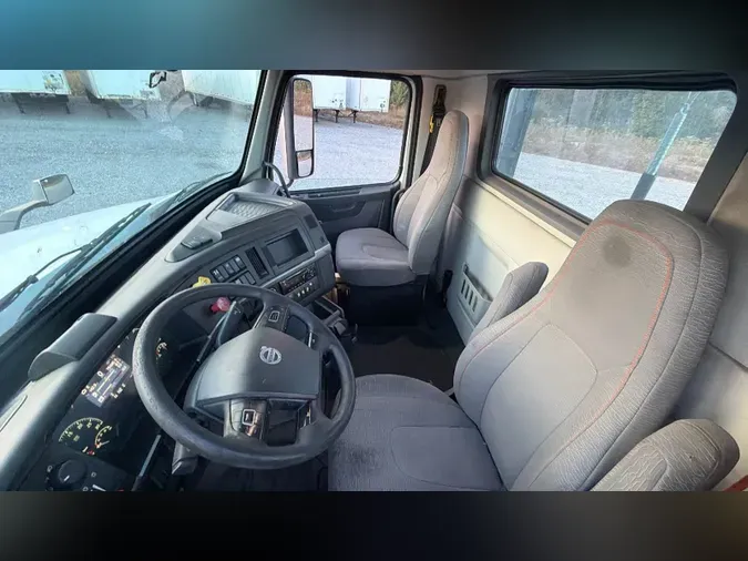 2019 Volvo VNL300