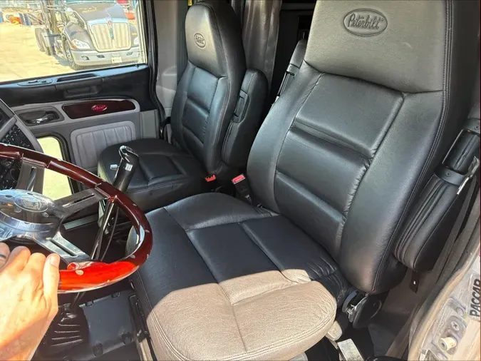 2022 Peterbilt 389