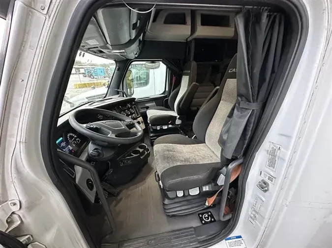2019 FREIGHTLINER CA126