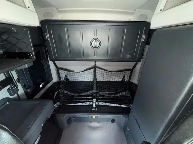 2021 FREIGHTLINER Cascadia 126