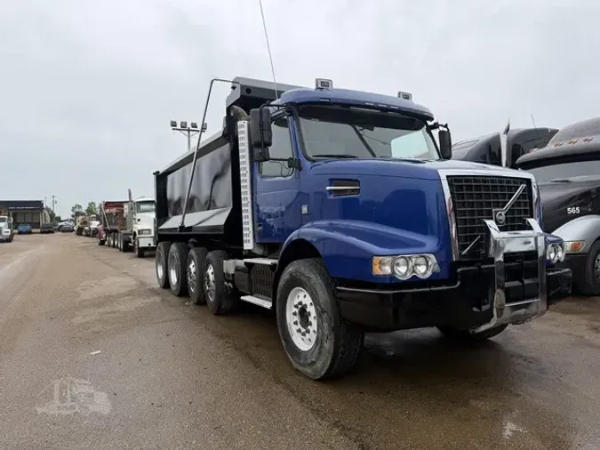 2016 VOLVO VHD64B200