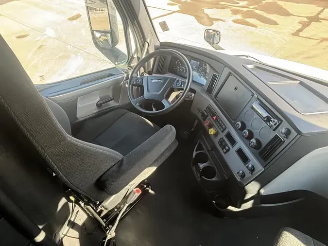 2020 Freightliner Cascadia 126