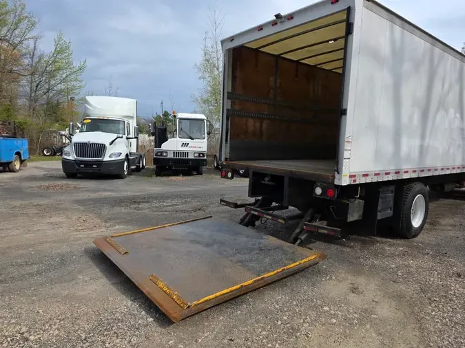 2017 FREIGHTLINER/MERCEDES M2 106