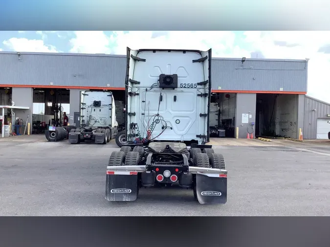 2022 Freightliner Cascadia 126f89cc6dae7d82a878244195d996779fc