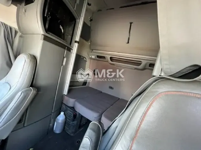 2023 VOLVO VNL64T860