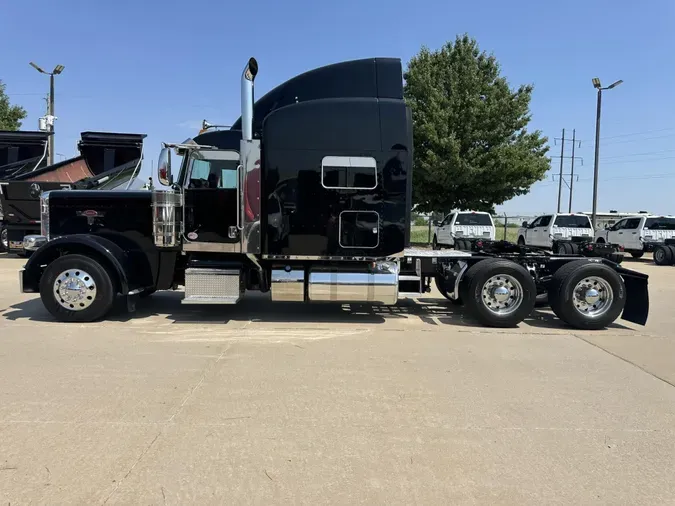 2022 Peterbilt 389