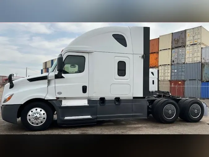 2020 Freightliner Cascadia 126