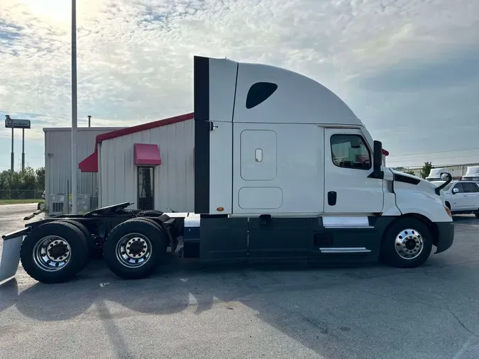 2022 FREIGHTLINER CASCADIA 126