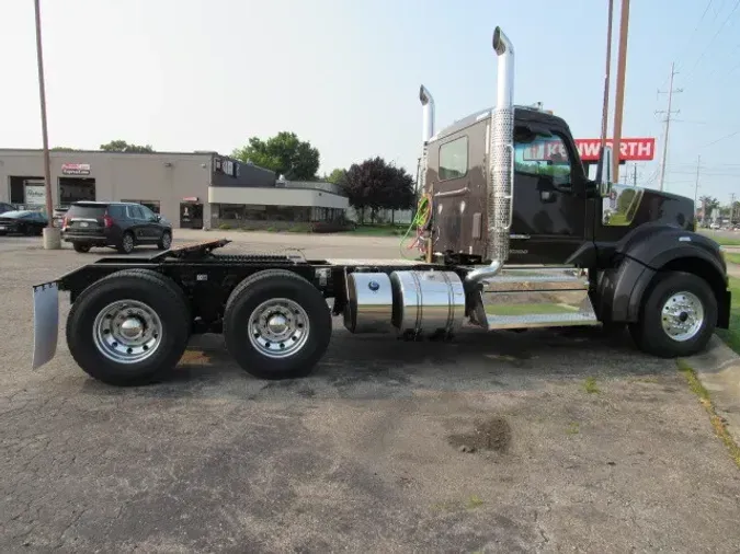 2025 Kenworth W990